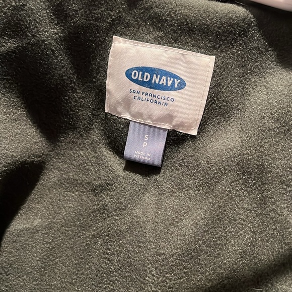 NEW Old Navy Puffer Vest - Picture 3 of 4